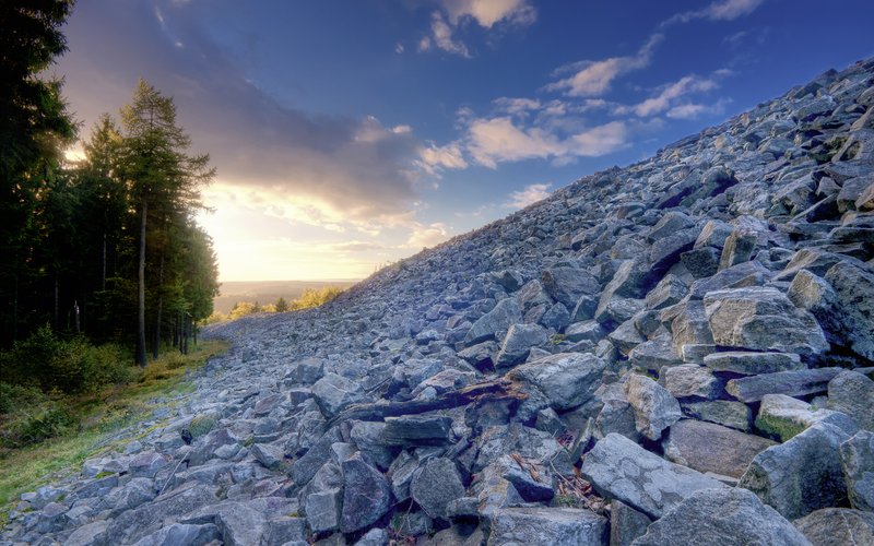 Keltischer Ringwall Otzenhausen in der Abendsonne