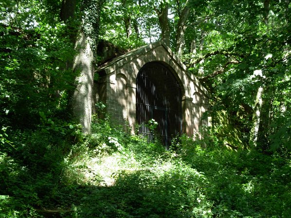 Eingang zum Mithrasdenkmal Schwarzerden